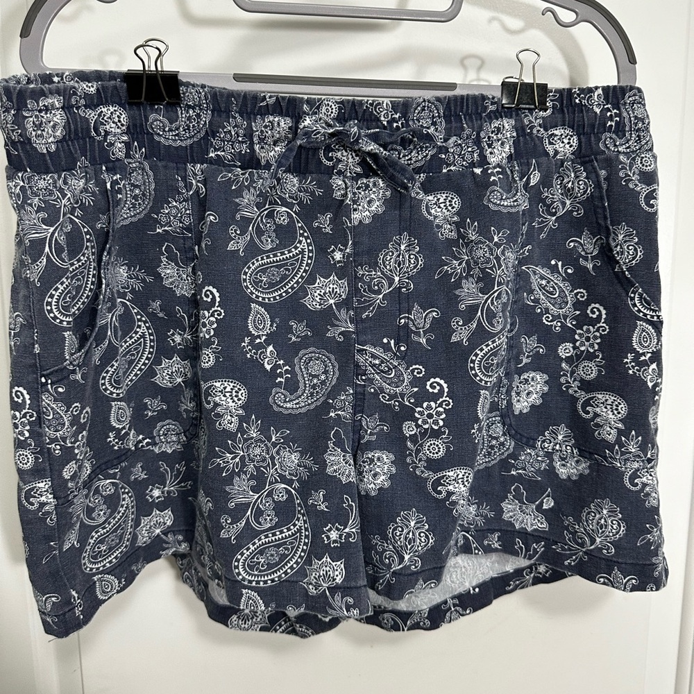 Maurice’s Size Large Blue Print Shorts